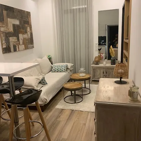 2 Pieces Rue Hoche Апартаменты *