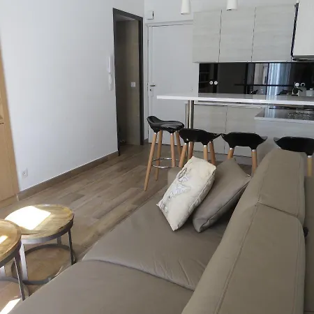 Apartment 2 Pieces Rue Hoche *