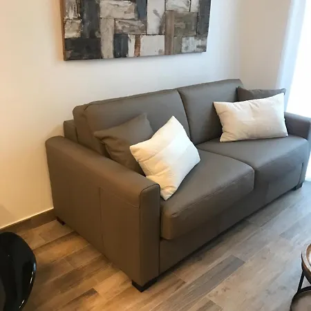 2 Pieces Rue Hoche Cannes
